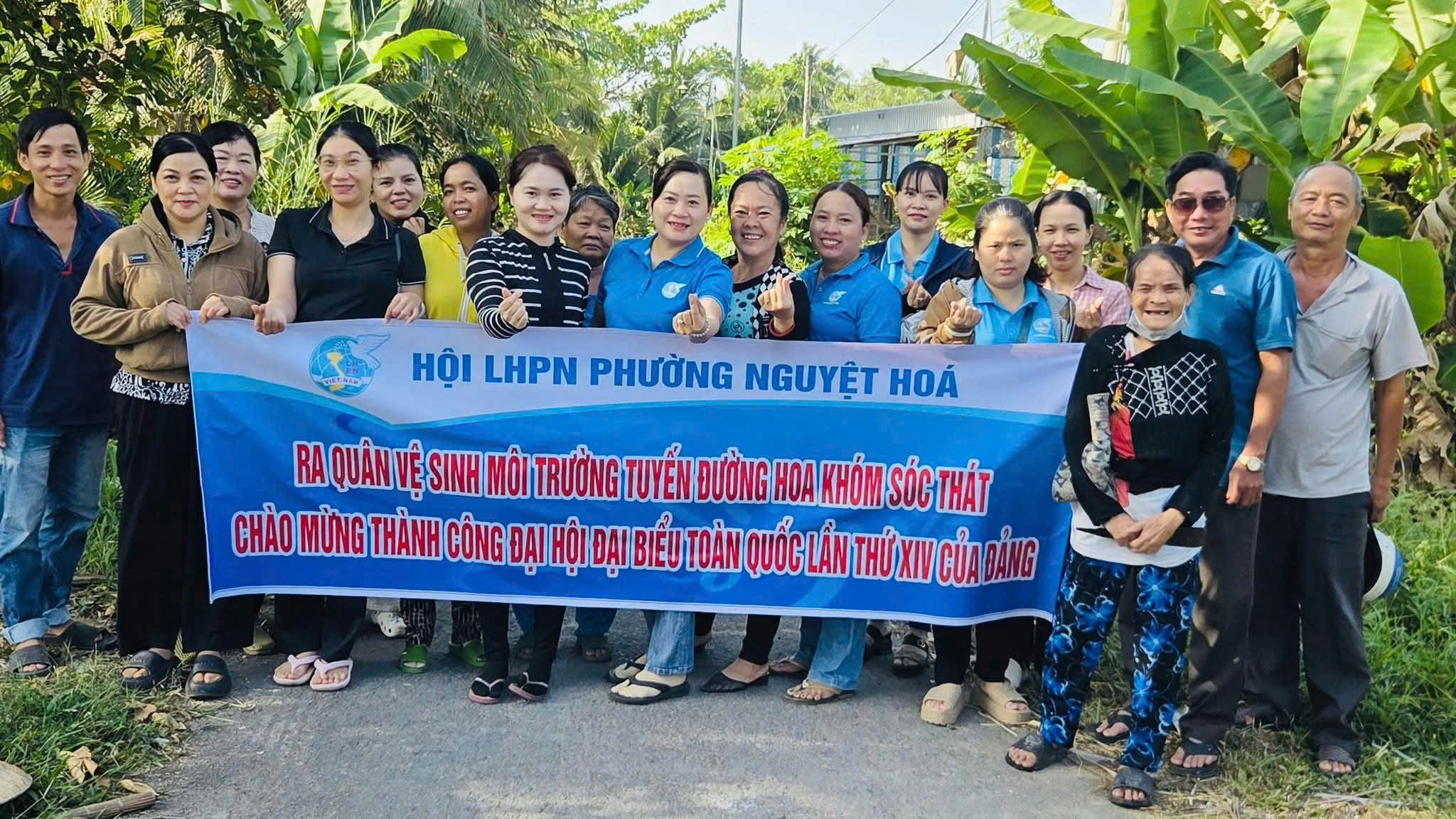 HỘI LHPN PHƯỜNG NGUYỆT HOÁ RA QUÂN VỆ SINH TUYẾN ĐƯỜNG HOA
CHÀO MỪNG THÀNH CÔNG ĐẠI HỘI ĐẢNG!